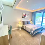 Luxury Olivia 3 Beds - 3 Baths Villa *