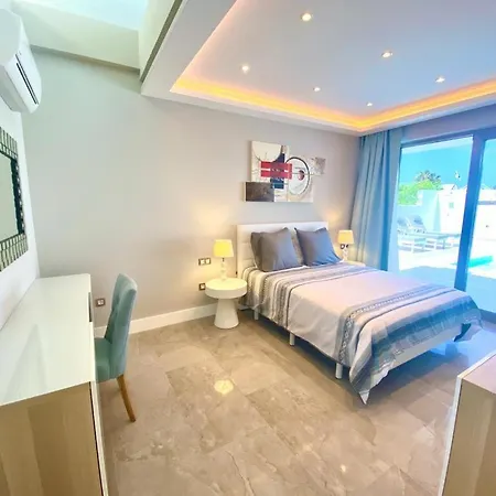 Luxury Olivia 3 Beds - 3 Baths Villa *