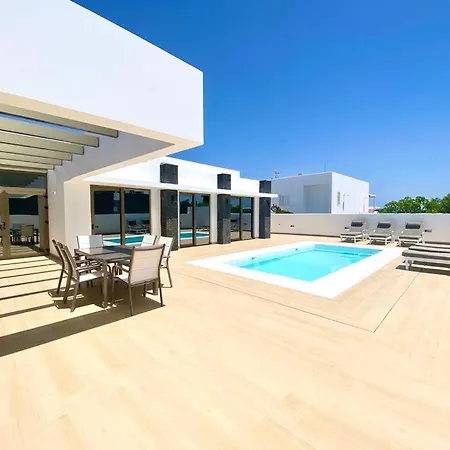 Luxury Olivia 3 Beds - 3 Baths *